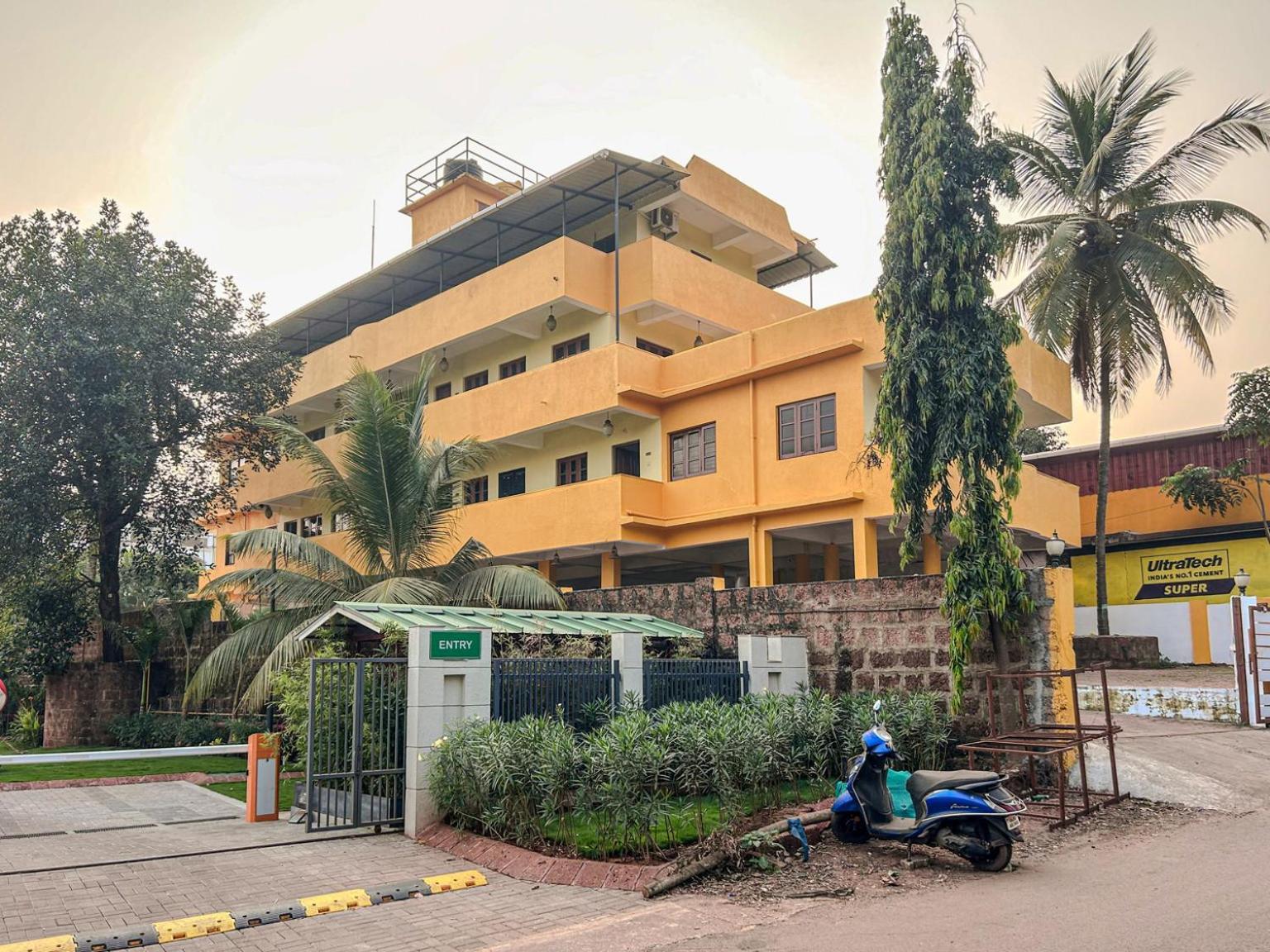 La Costa Residency Hotel Anjuna Exterior photo