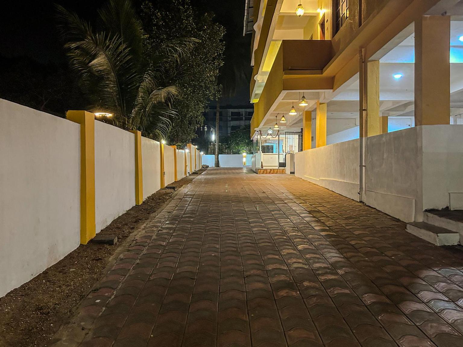 La Costa Residency Hotel Anjuna Exterior photo